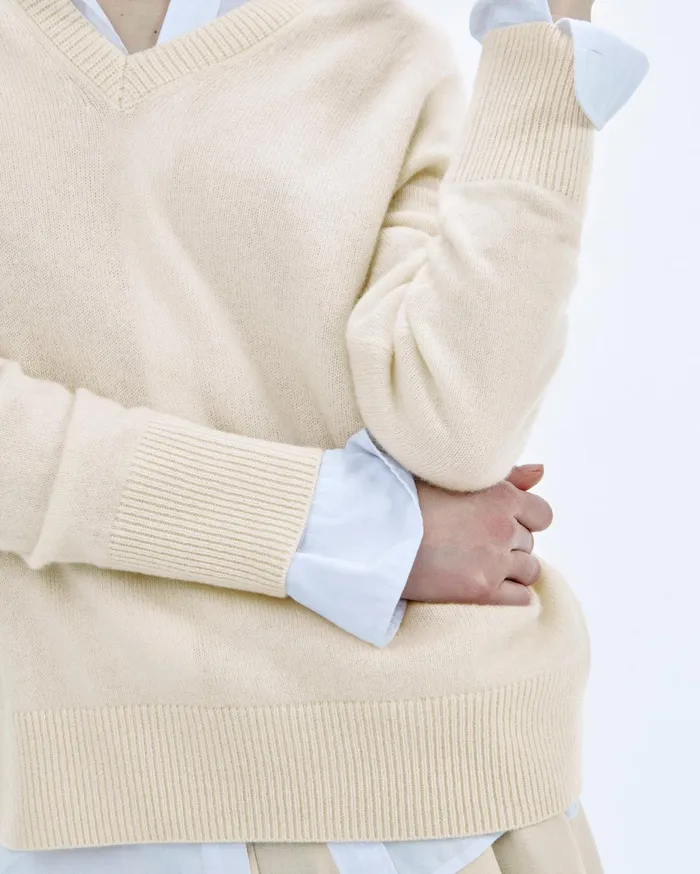 From Future Cashmere Sweaters Women Light Oversize VNeck Sweater White