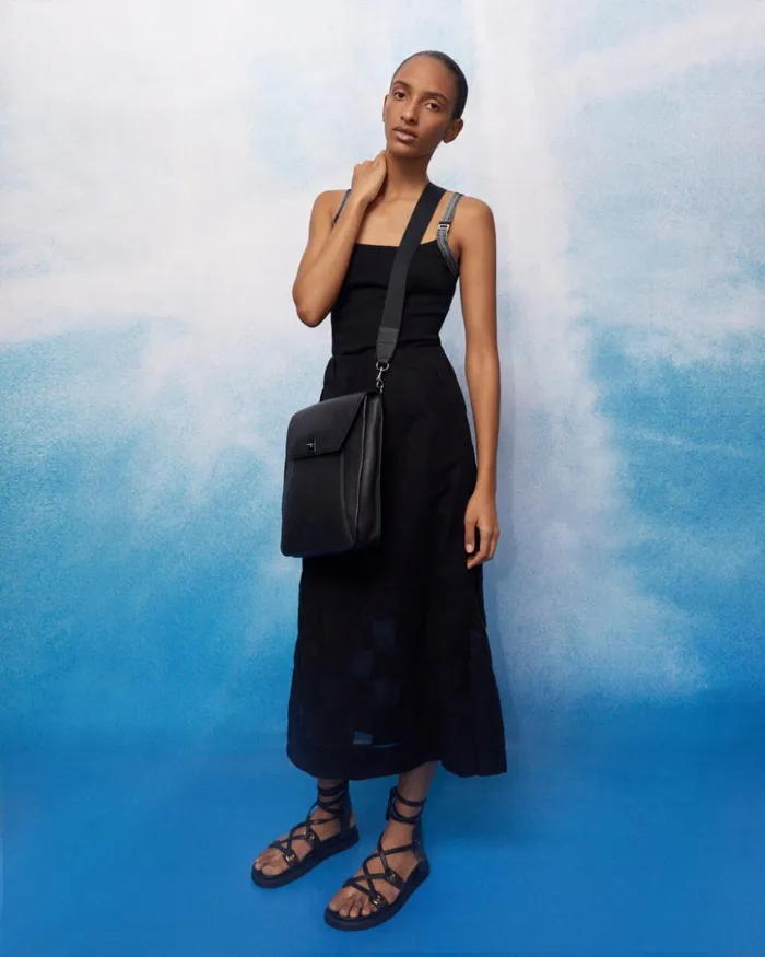 Medium Anouk Messenger In Cervocalf Leather Black Women Akris Crossbody Bags