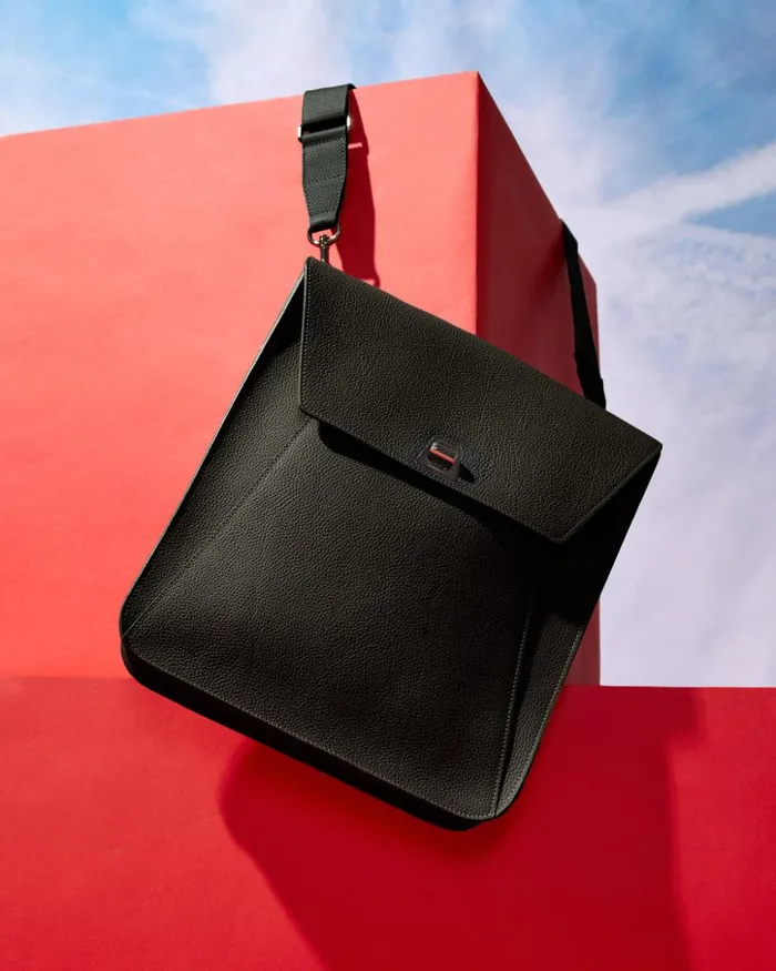 Medium Anouk Messenger In Cervocalf Leather Black Women Akris Crossbody Bags