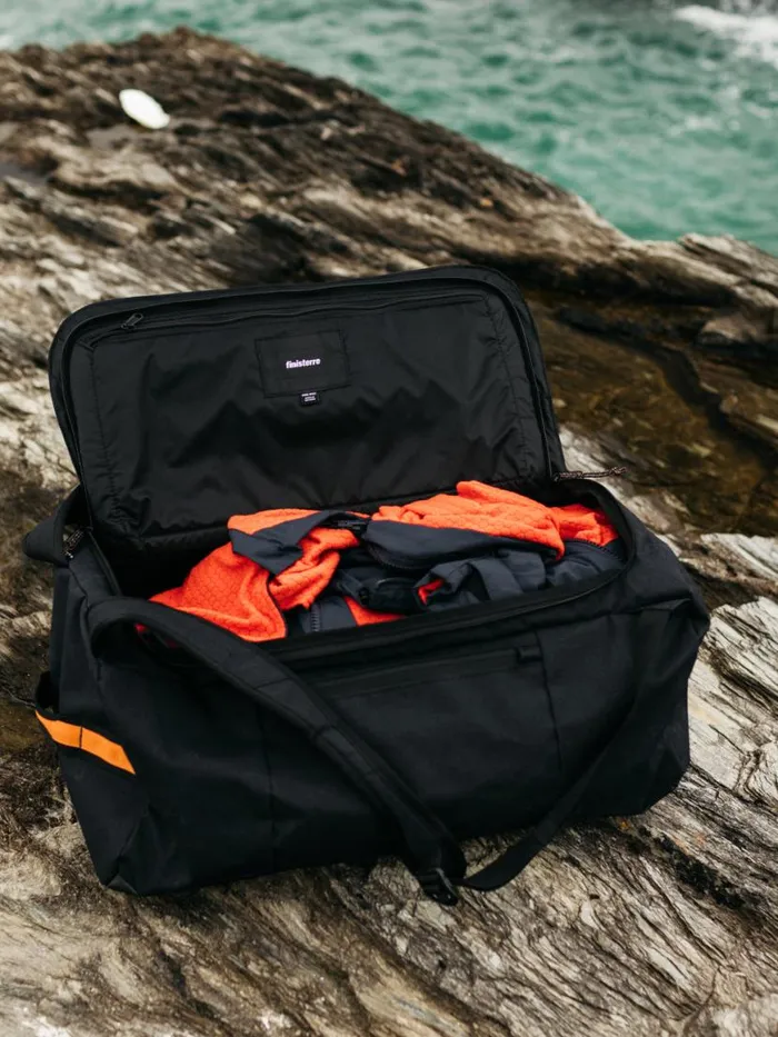 MenWomen Nautilus 45L Duffle Bag Black Finisterre Bags