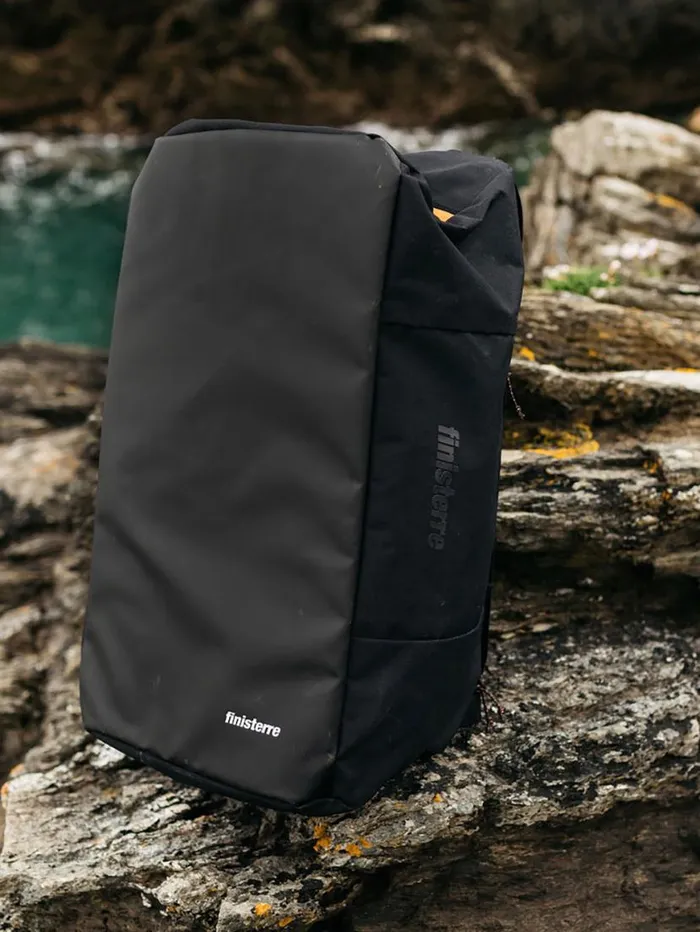 MenWomen Nautilus 45L Duffle Bag Black Finisterre Bags