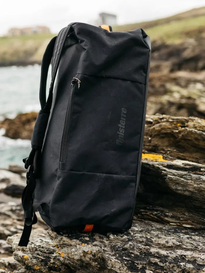 MenWomen Nautilus 45L Duffle Bag Black Finisterre Bags