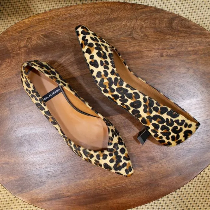 ngel Alarcn Last Units Woman WAILSE 8211 Print Cheetah Pointed Toe Low Heel Pump