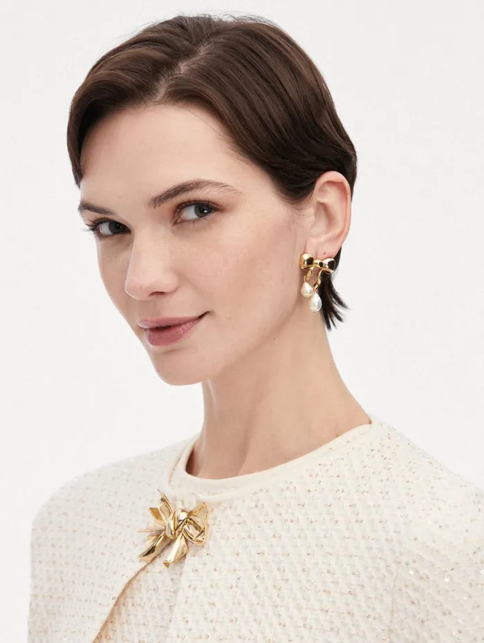 Oscar De La Renta Heart and Bow Pearl Earrings Gold Women Earrings