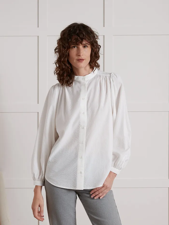 Women Cyrillus Clothing Blouse Made With Plain Flowing Seersucker Ecru