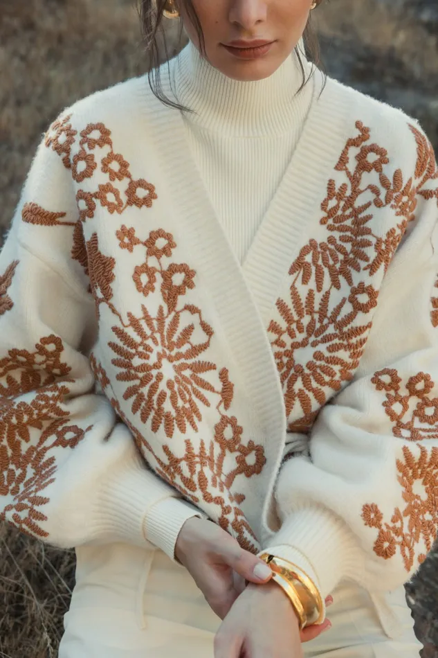 Women Mac Duggal Cropped Knit Cardigan With Floral Details Ecru Knitwear